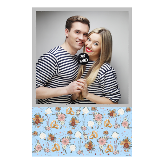 Fotobudka na weselu z błękitnym tłem + obrączki i kwiaty - Pocztówka 15x10cm model 325 - obrazek 3