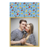 Dzień Sernika z błękitnym tłem + owoce i słodkości - Pocztówka 15x10cm model 326 - Thumbnail Image 1