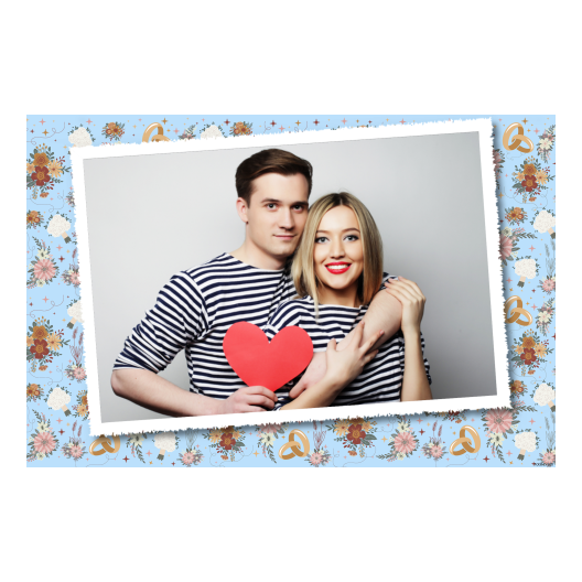 Fotobudka na weselu z błękitnym tłem + obrączki i kwiaty - Pocztówka 10x15cm model 405 - obrazek 5